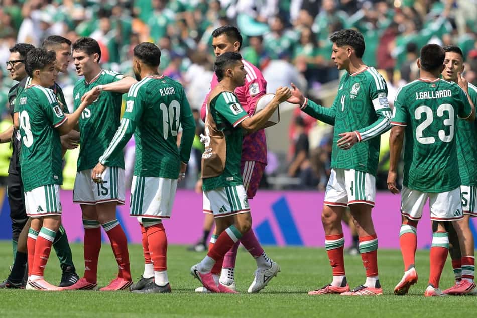Jogadores do méxico comemoram vitória