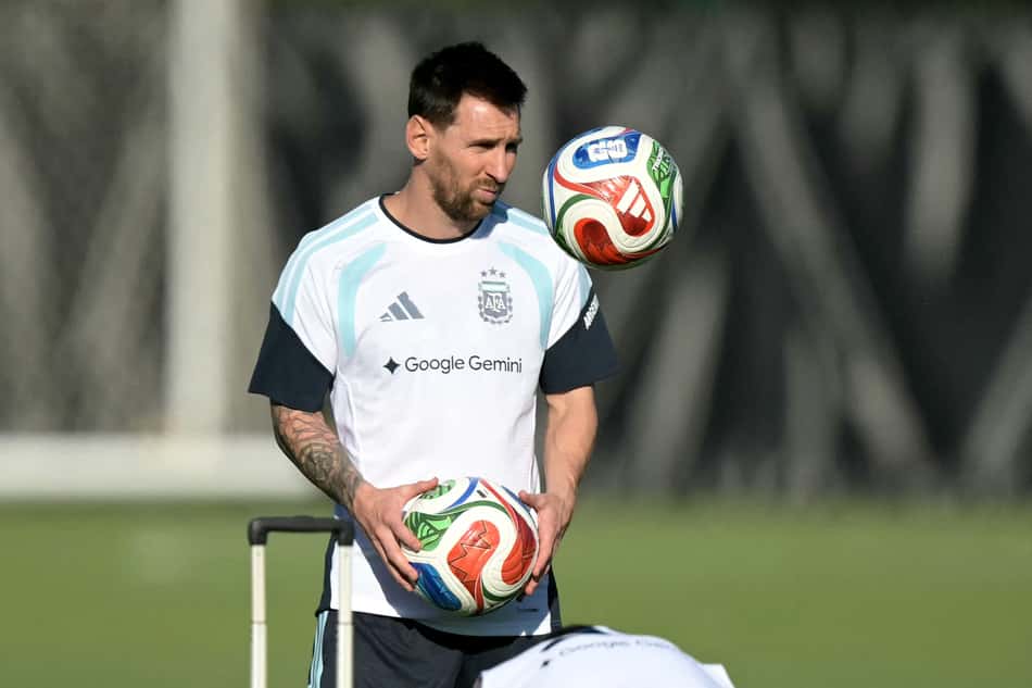 Messi no treino da seleção argentina (Foto: JUAN MABROMATA / AFP)