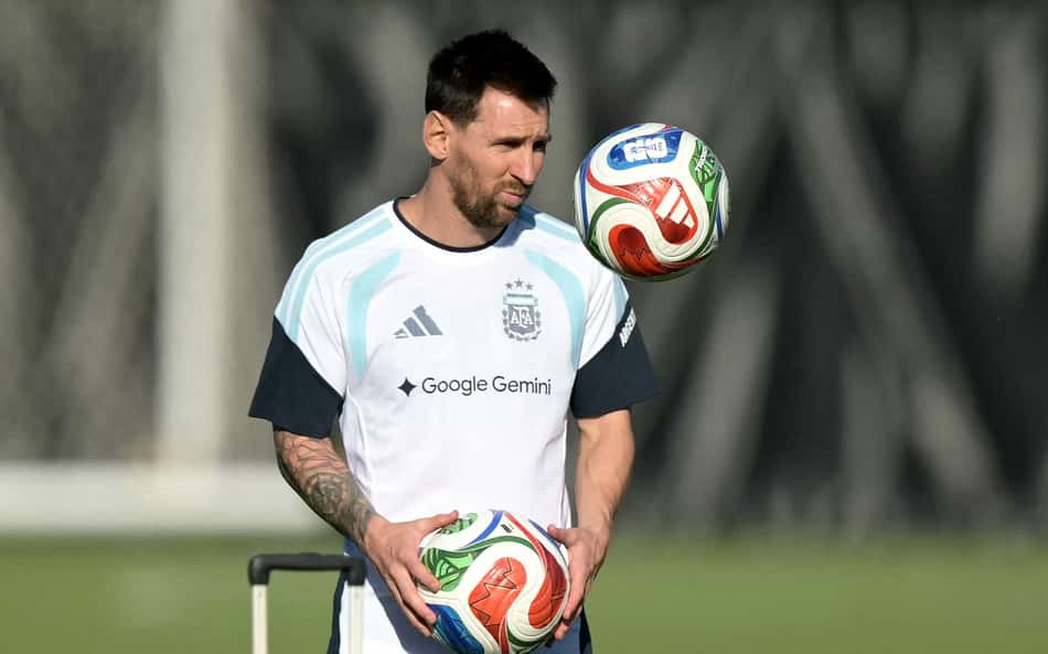 Messi no treino da seleção argentina (Foto: JUAN MABROMATA / AFP)
