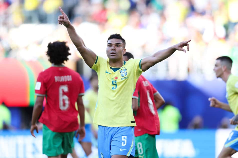 Casemiro, camisa 5 do Brasil, reage durante a partida do Grupo C da Copa do Mundo da FIFA 2026 entre Brasil e Marrocos, no New York New Jersey Stadium (Foto: Kevin C. Cox/Getty Images/AFP)