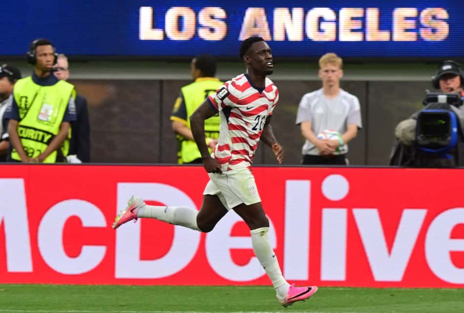 Atacante Folarin Balogun comemora o segundo gol americano nos 4 a 1 sobre o Paraguai, na estreia da Copa do Mundo.