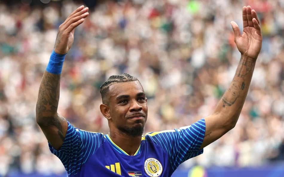 Meia de Curaçao explica homenagem a Juninho Pernambucano