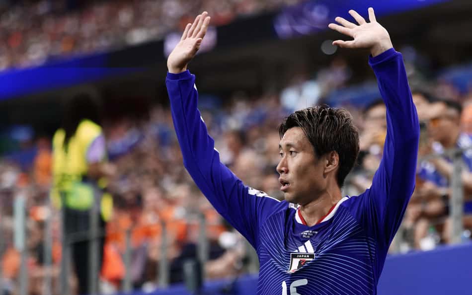 Kamara marcou o segundo gol do Japão (Foto: Aric Becker / AFP)