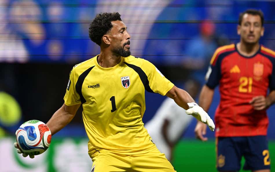 Goleiro Vozinha foi o destaque de Cabo Verde x Espanha (Foto: Roberto Schmidt / AFP)