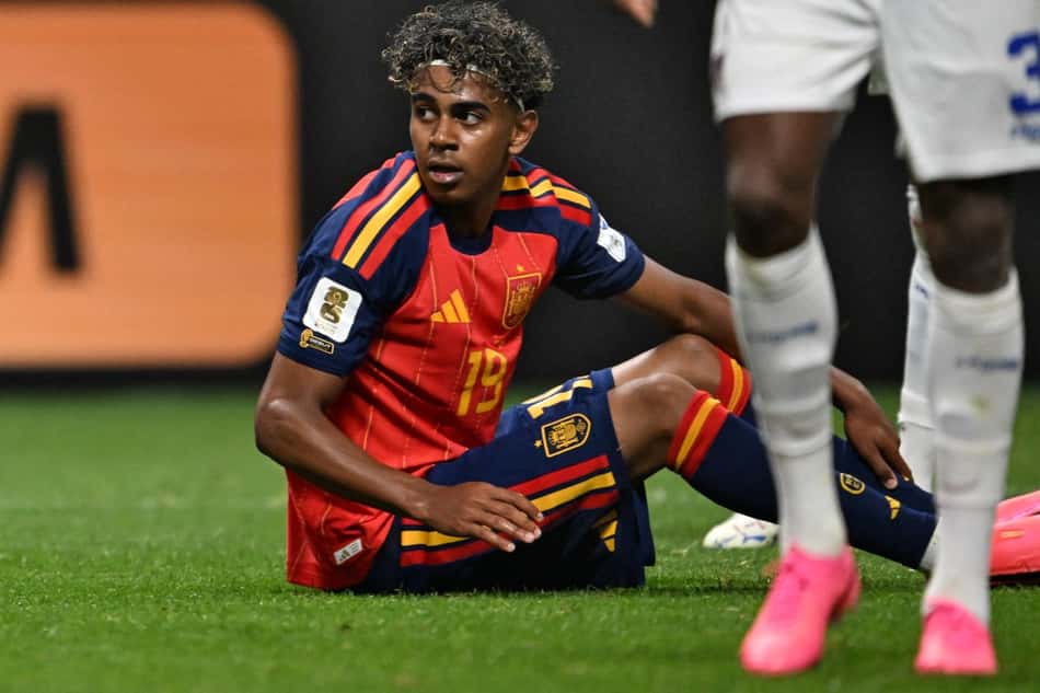 A frustração do espanhol Lamine Yamal no empate com Cabo Verde na estreia da Copa (Foto: Roberto SCHMIDT / AFP)