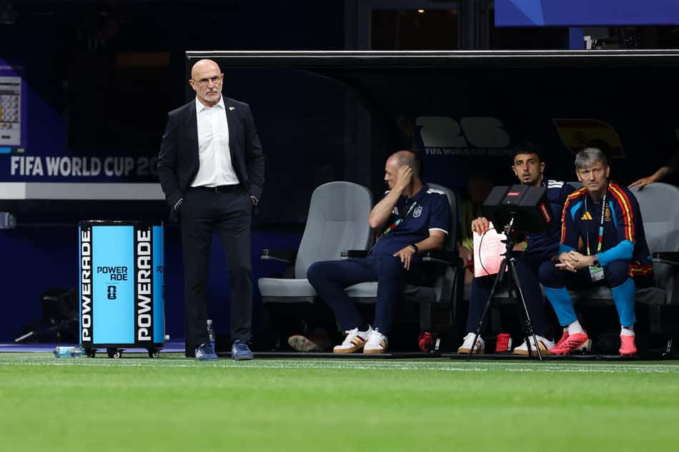 Luis de la Fuente é o técnico da Espanha (Foto: Florencia Tan Jun/Getty Images/AFP)