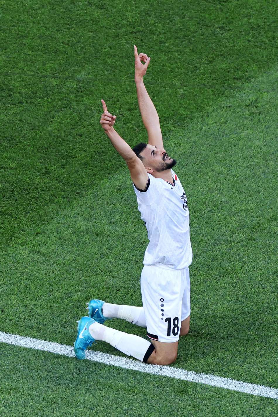 Aymen Hussein comemora o primeiro gol do Iraque na Copa do Mundo de 2026. O atacante balançou as redes diante da Noruega, em duelo do Grupo I disputado no Boston Stadium, em Foxborough (Foto: Buda Mendes / Getty Images / AFP)