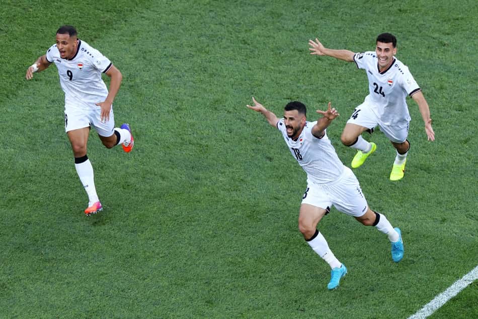 Aymen Hussein comemora gol do Iraque sobre a Noruega