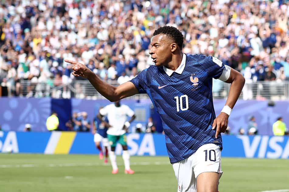 Mbappé marcou dois gols contra Senegal na Copa do Mundo (Foto: FRANCK FIFE / AFP)