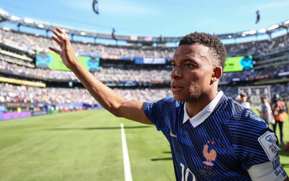 Mbappé marcou dois gols contra Senegal na Copa do Mundo (Foto: FRANCK FIFE / AFP)