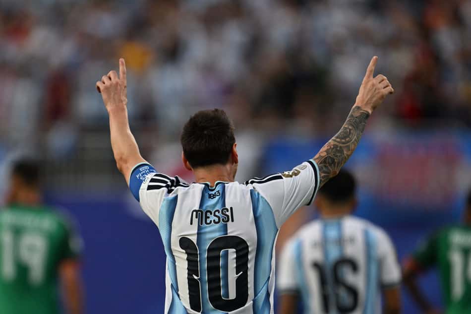 Messi comemora gol em Argentina x Argélia (Photo by Roberto SCHMIDT / AFP)