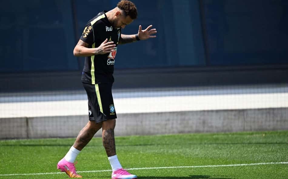 Luxa defende preservação de Neymar: 'Brasileiro não gosta de brasileiro'