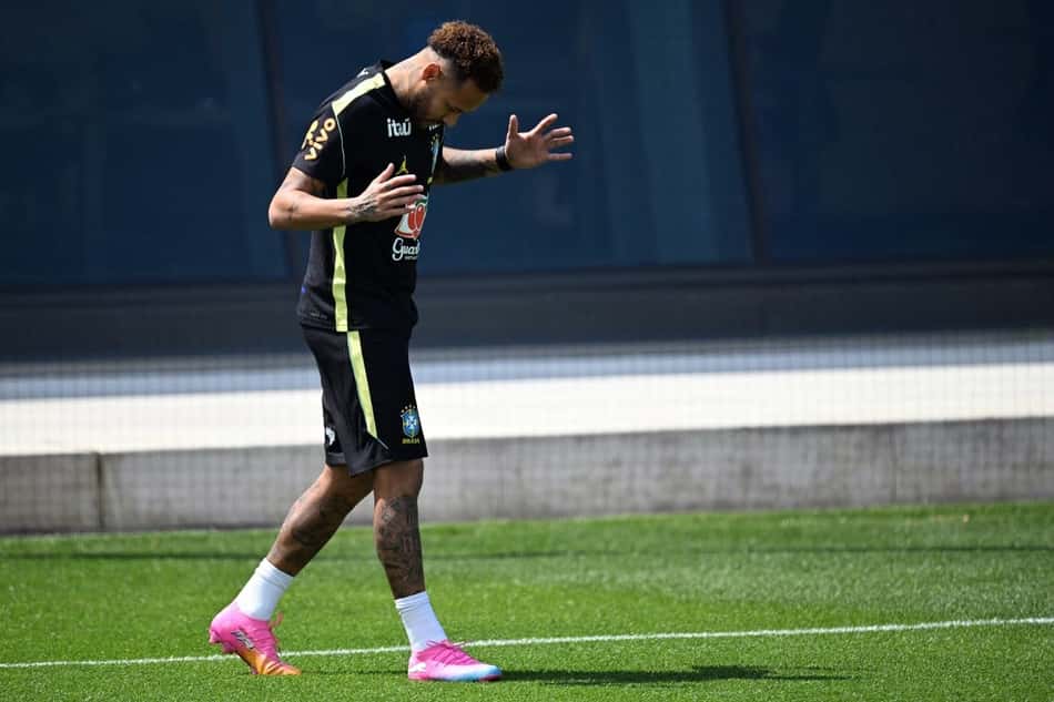 Neymar durante treinamento da Seleção Brasileira