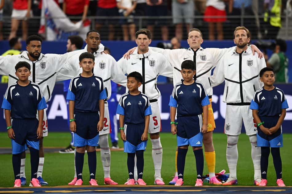 Jogadores da Inglaterra antes da partida contra a Croácia pela Copa do Mundo (Foto: Paul ELLIS / AFP)