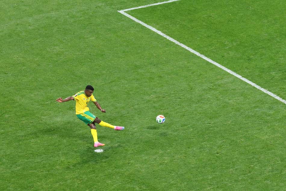 Gol de Mokoena, para a África do Sul contra a Tchéquia (Foto: Molly Darlington / GETTY IMAGES NORTH AMERICA / Getty Images via AFP)