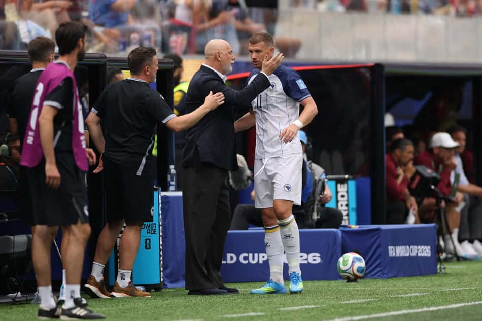 Dzeko entrou para a história da Copa do Mundo (Foto: Patrick T. Fallon / AFP)