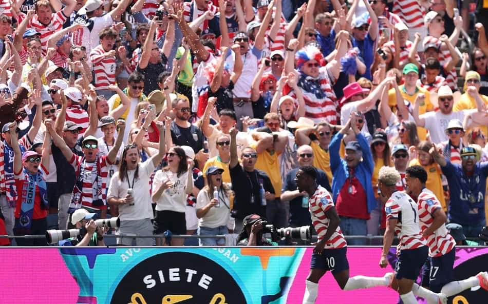 Como os Estados Unidos engoliram o 'football' e enterraram o passado