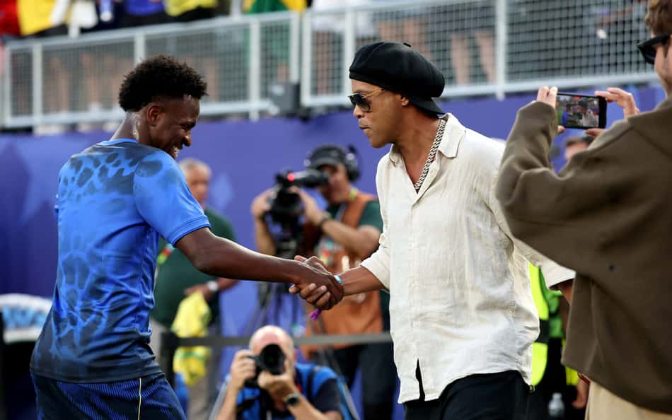 Vini Jr supera Ronaldinho Gaúcho com gol e assistência na vitória do Brasil sobre o Haiti