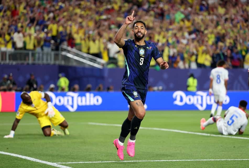 Matheus Cunha comemora o gol que abriu o placar para o Brasil contra o Haiti