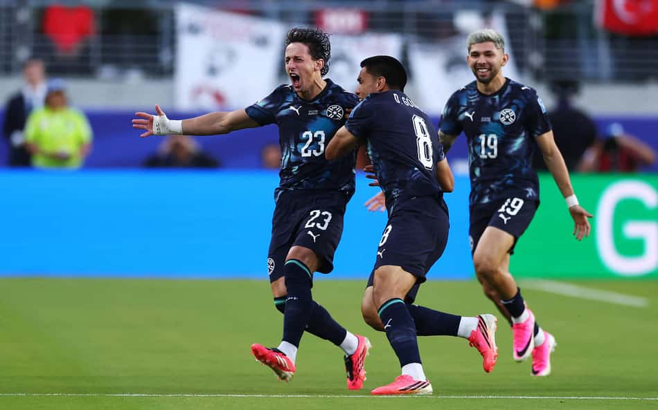 Cria da base do Vasco marca gol em Copa do Mundo na partida entre Turquia e Paraguai