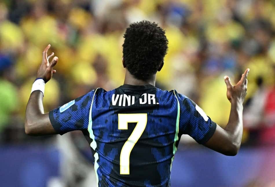 Vini Jr. participou de dois gols e fez o terceiro do Brasil contra o Haiti (Foto: Jewel SAMAD / AFP)