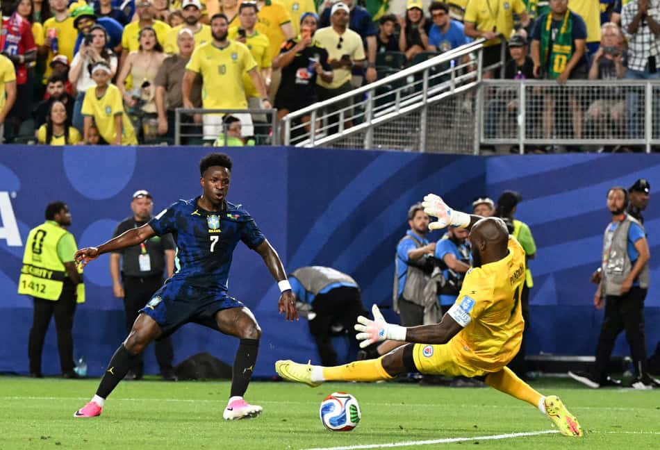 Vinicius Jr. marcando o terceiro gol da partida contra o Haiti, duelo válido pela segunda rodada da fase de grupos da Copa do Mundo