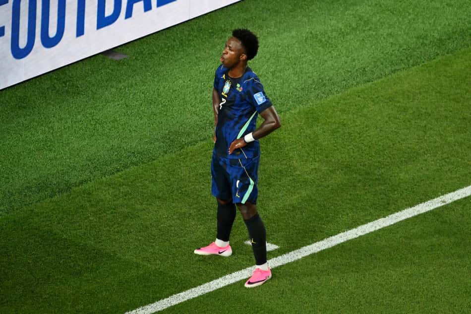 Vinicius Jr. durante a comemoração do gol dele na partida que terminou 3 a 0 para o Brasil. Duelo válido pela segunda rodada da fase de grupos da Copa do Mundo