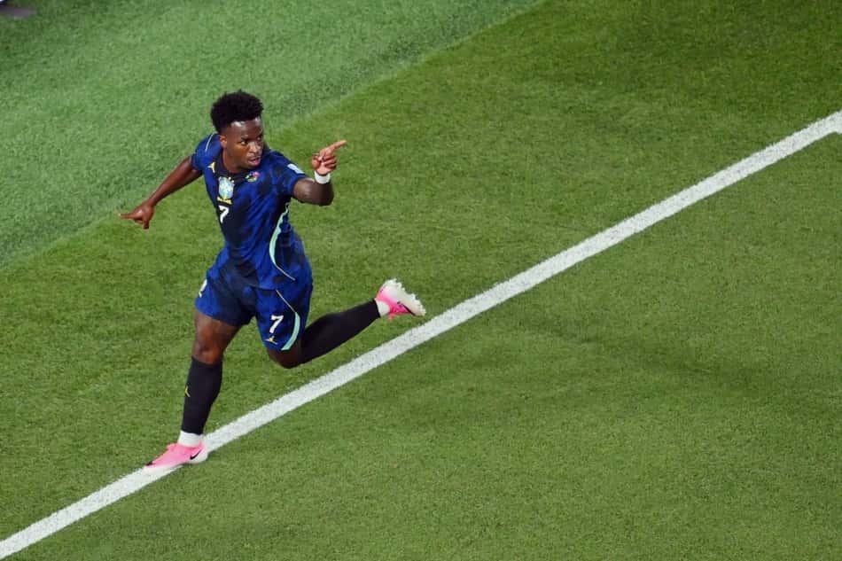Vini Jr. comemora o terceiro gol do Brasil contra o Haiti (Foto: Angela WEISS / AFP)