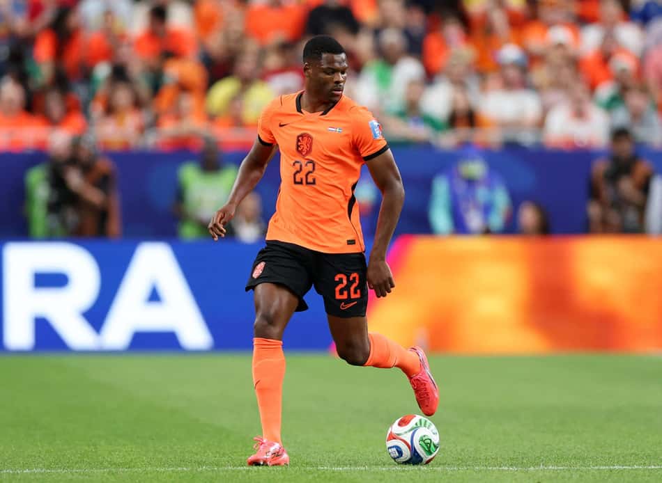 Dumfries acumula duas assistências em dois jogos na Copa do Mundo (Foto: Molly Darlington/Getty Images/AFP/Folhapress)