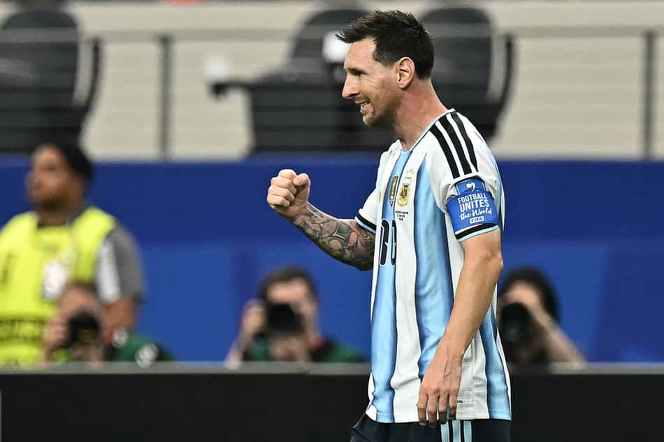 Messi comemora gol marcado com a camisa da Argentina na Copa do Mundo