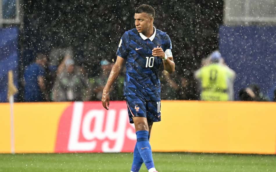 Partida entre França e Iraque na Copa do Mundo é suspensa