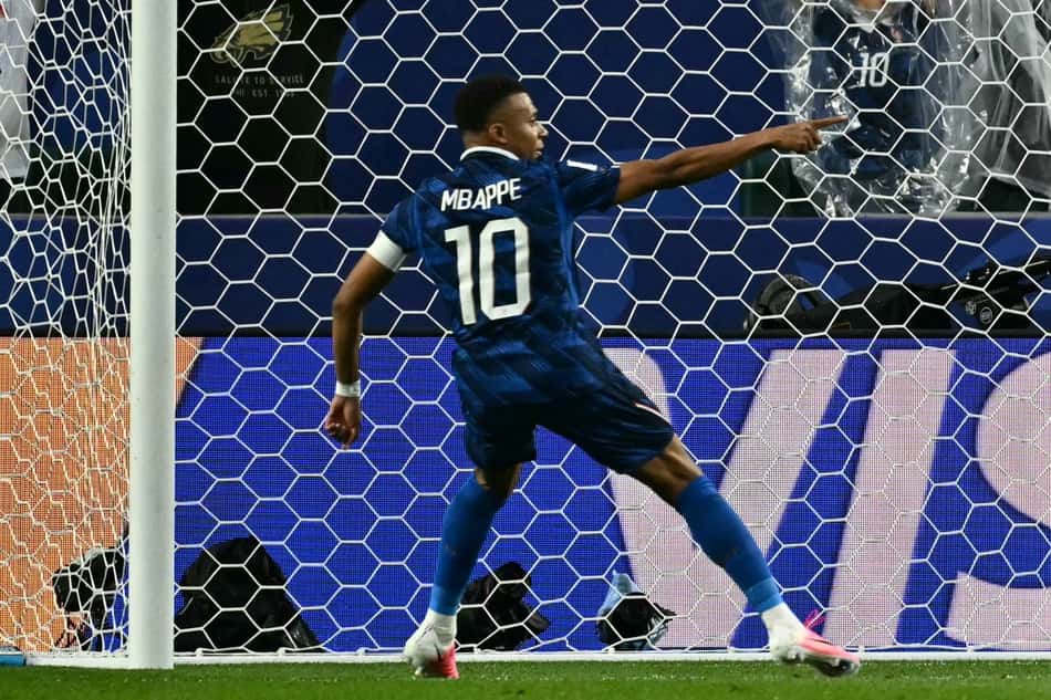 Mbappé celebra gol marcado com a camisa da França durante a Copa do Mundo