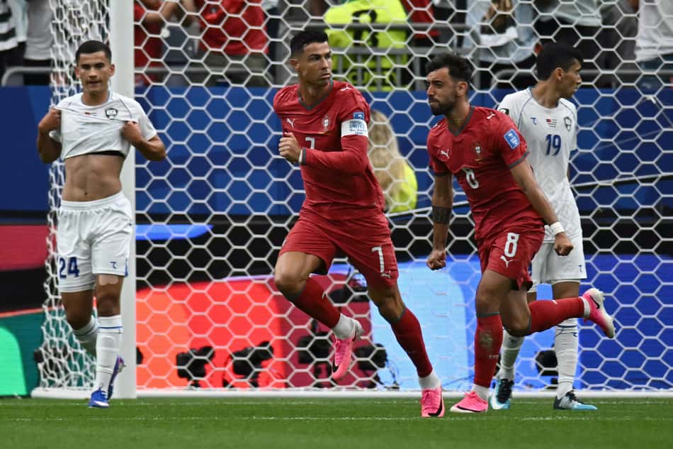 Cristiano Ronaldo comemora gol marcado por Portugal