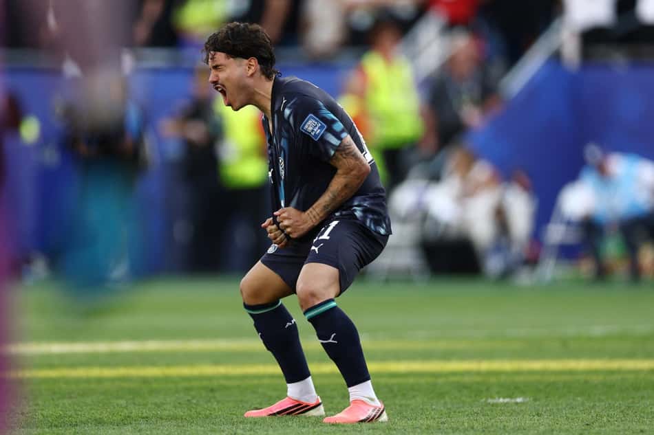 Mauricio celebra gol marcado nas penalidades de Paraguai x Alemanha