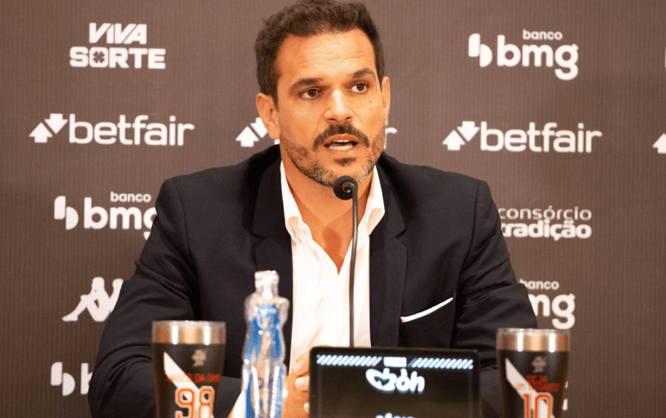 Diretor Executivo do Vasco, Admar Lopes, durante entrevista coletiva