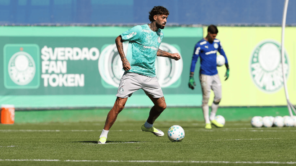 Alexander Barboza durante treino do Palmeiras