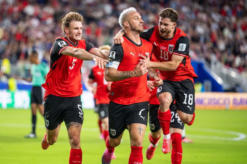 Arnautovic comemora gol da Áustria sobre a Jordânia na Copa do Mundo