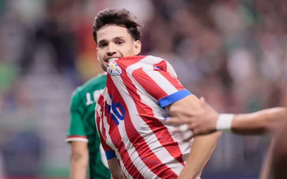 Bobadilla briga por titularidade no Paraguai na Copa