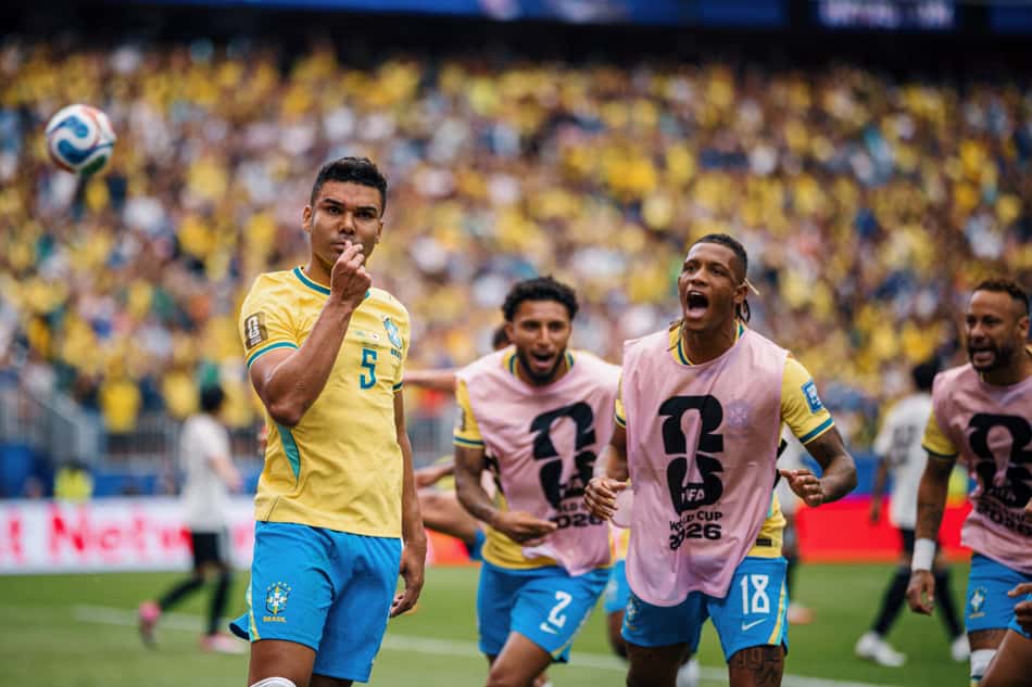 Casemiro comemora gol do Brasil na Copa do Mundo