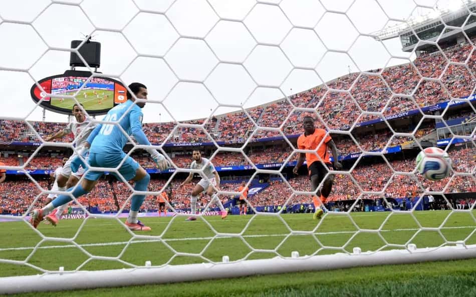 Dê suas notas: Holanda vence a Tunísia e avança em primeiro lugar