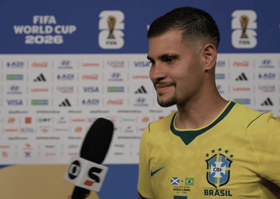 Bruno Guimarães dando entrevista após o fim de Brasil x Japão