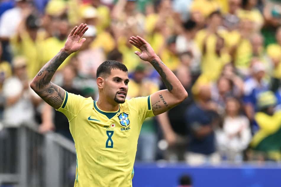 Bruno Guimarães com a camisa da Seleção
