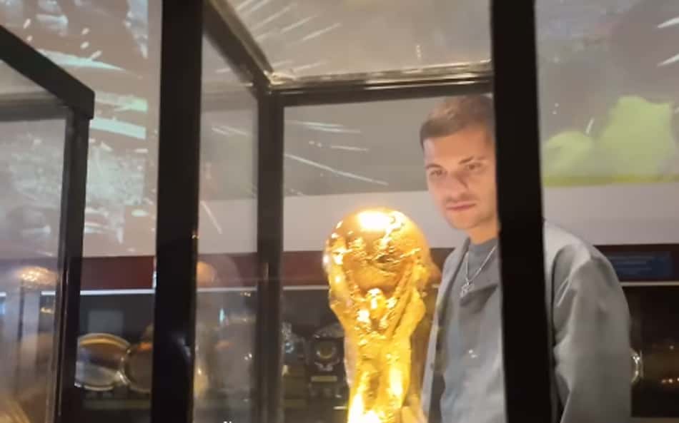 Bruno Guimarães taça Copa do Mundo