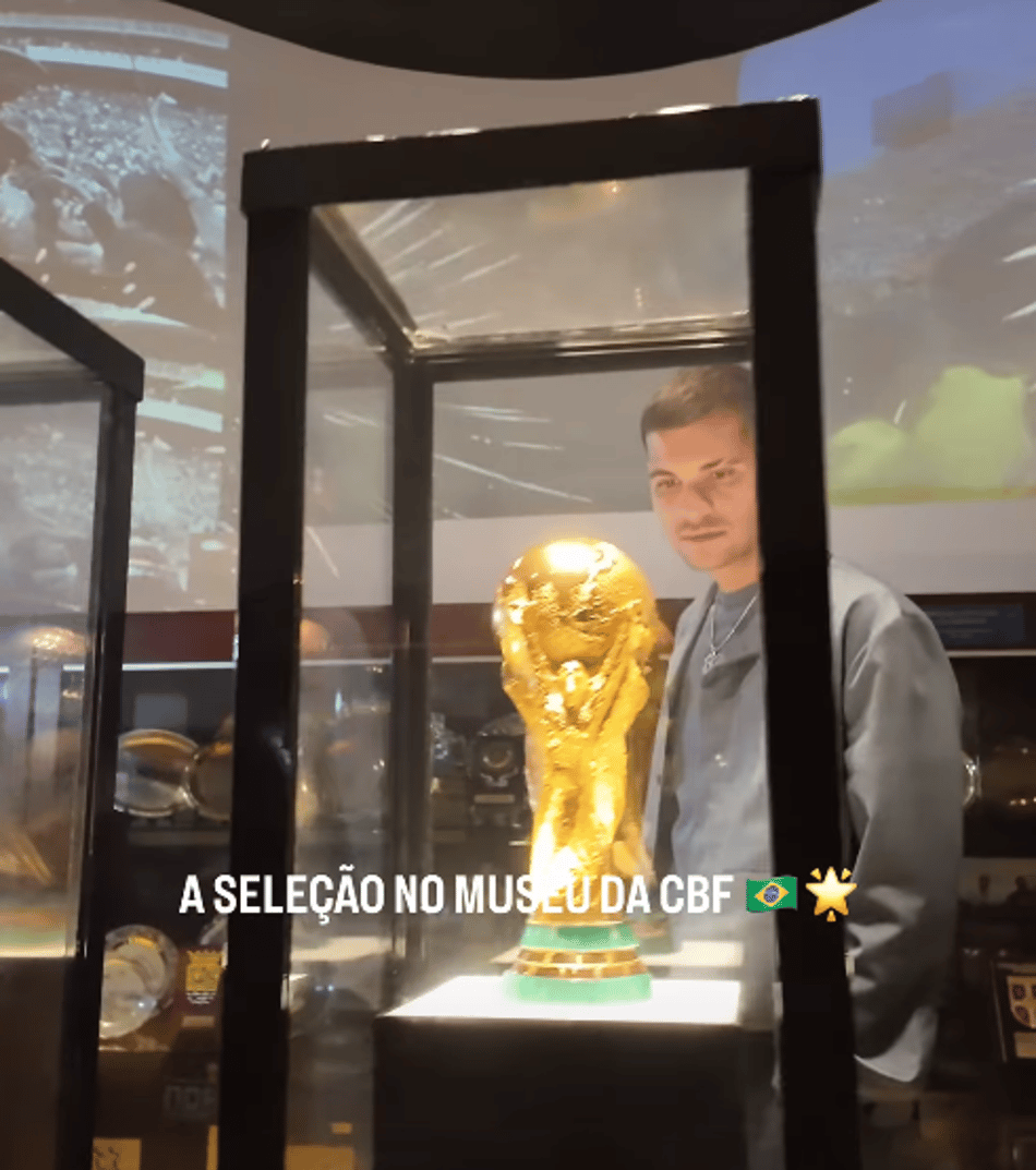 Bruno Guimarães taça Copa do Mundo