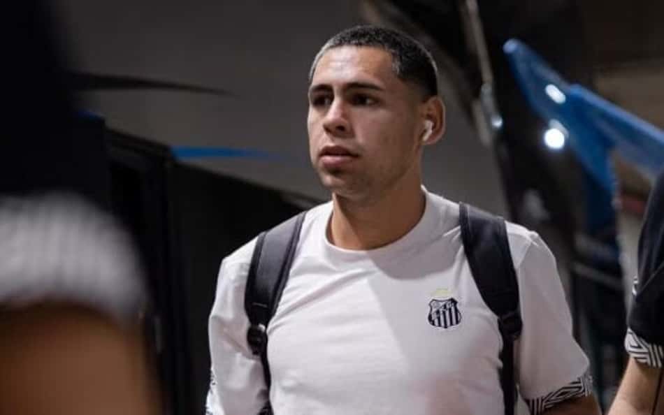 Gustavo Cabellejo foi convocado para a Copa do Mundo pelo Paraguai. (Foto: Raul Baretta/ Santos FC)