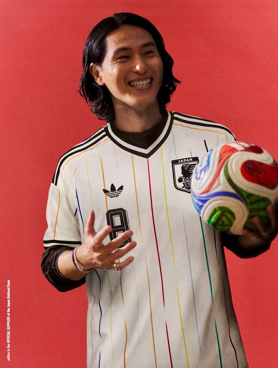 Visual retrô da camisa do uniforme reserva da seleção do Japão conquistou os torcedores