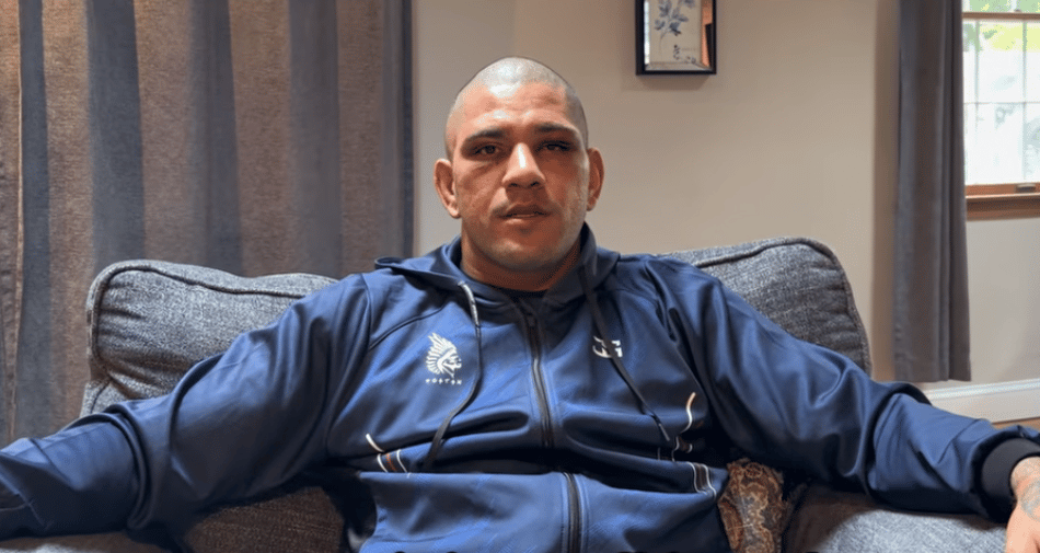 Alex Poatan se pronuncia em vídeo sobre derrota no UFC Casa Branca (Foto: Reprodução/YouTube/@Poatan.AlexPereira)