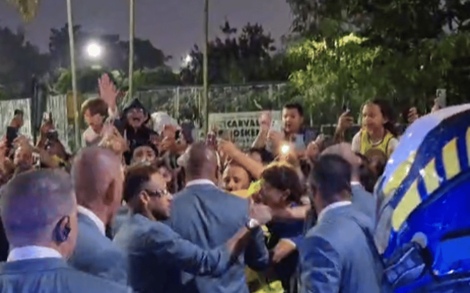 VÍDEO: Neymar é ovacionado e causa alvoroço na saída da Seleção do hotel