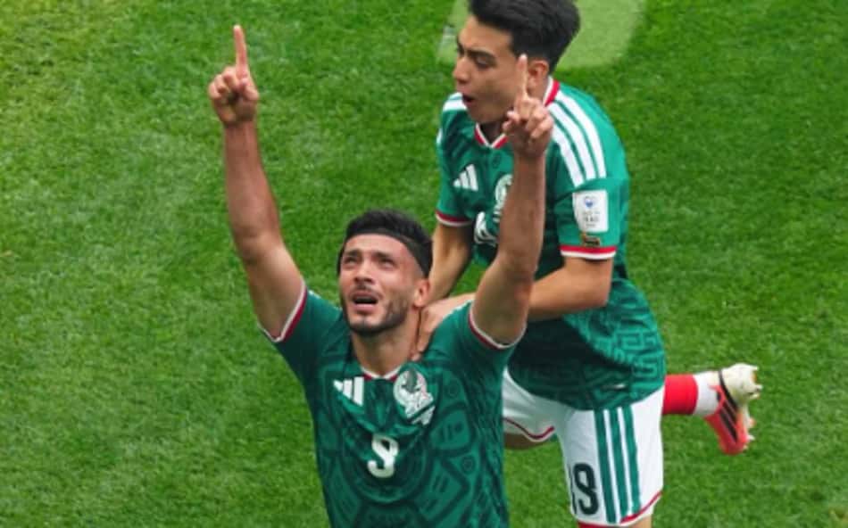 Raúl Jiménez emocionado após seu gol na Copa do Mundo (Foto: Reprodução/Instagram)