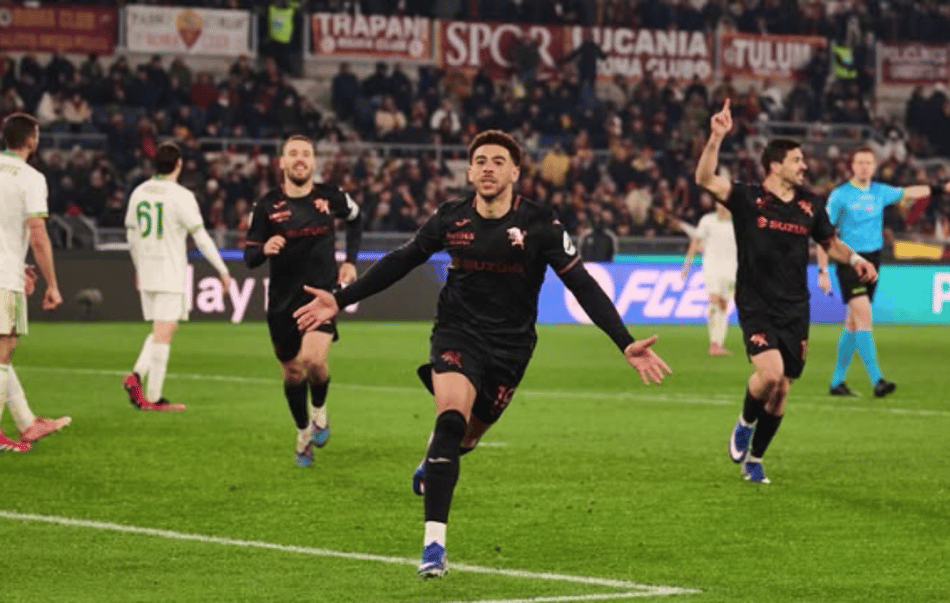 Che Adams em ação pelo Torino